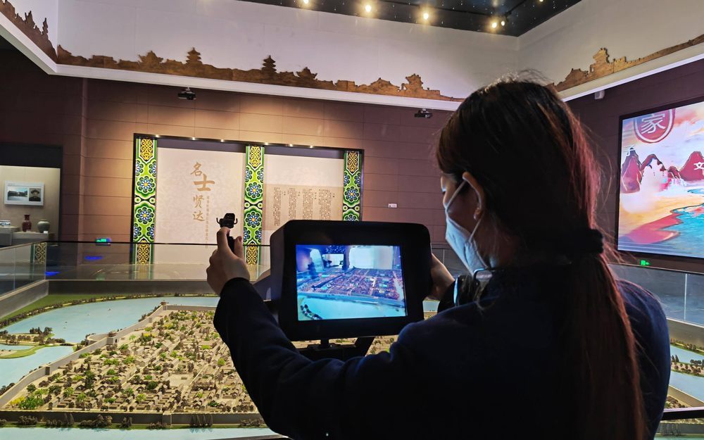 推廣博物館VR展廳時，線上和線下渠道如何結(jié)合？